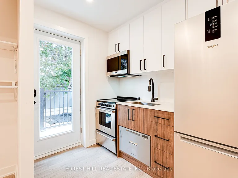50 William Cragg Dr #B — Photo 2