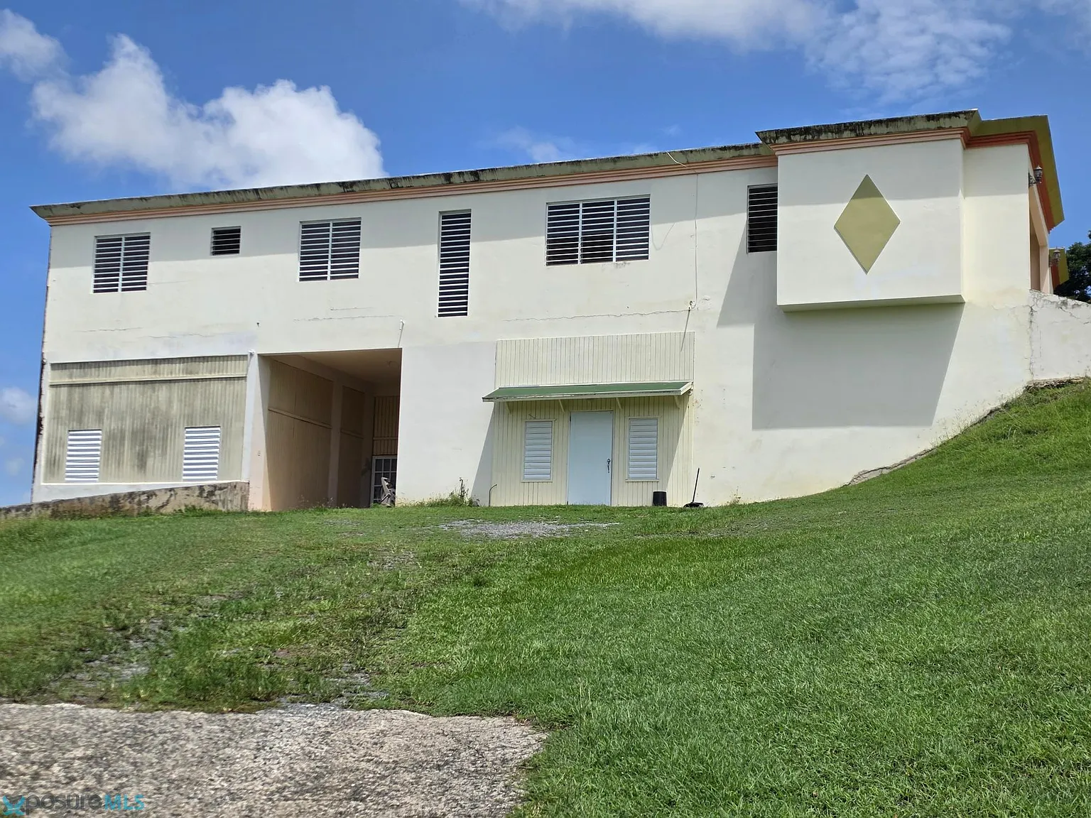 2 bed, 1.0 bath, 700 sqft, $850 — Photo 2