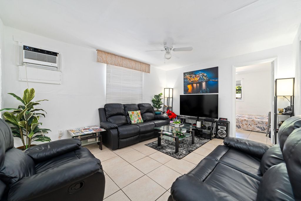 1787 NE 49th Street, photo 4