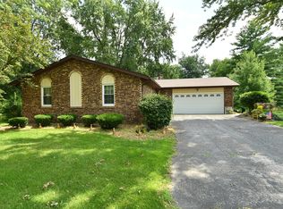 5908 Rose Cir, Saint Anne, IL 60964