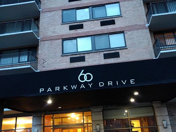 5th image of 60 Parkway Dr E