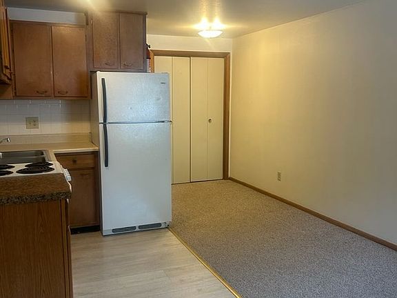 2nd image of 715 Palmer Ave #5