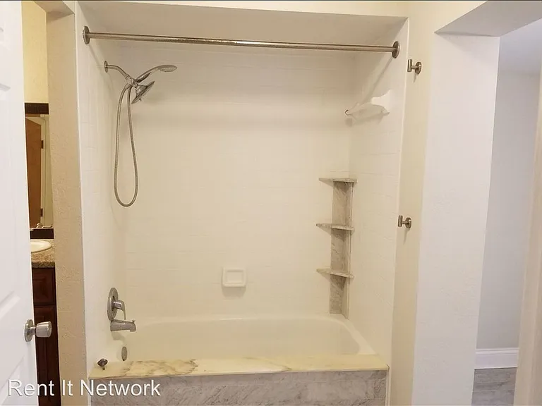 2205 Cypress Point Dr E — Photo 16