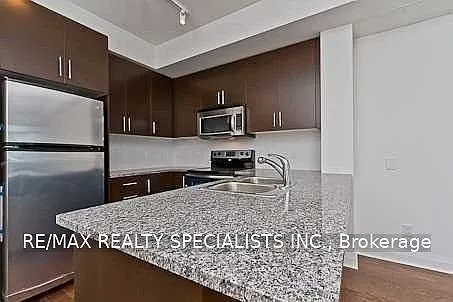 1 Hurontario St #1506 — Photo 6