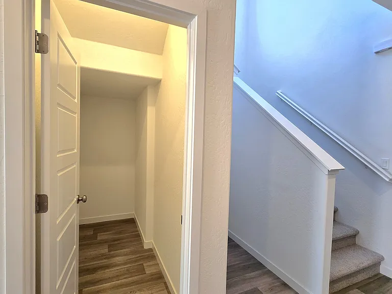 Pioneer Dr W — Photo 12
