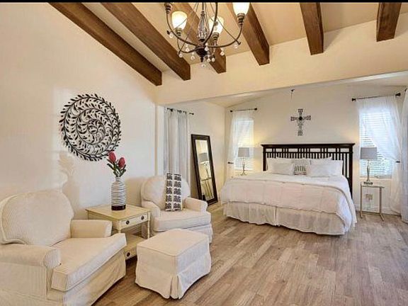 Master bedroom with en-suite bathroom