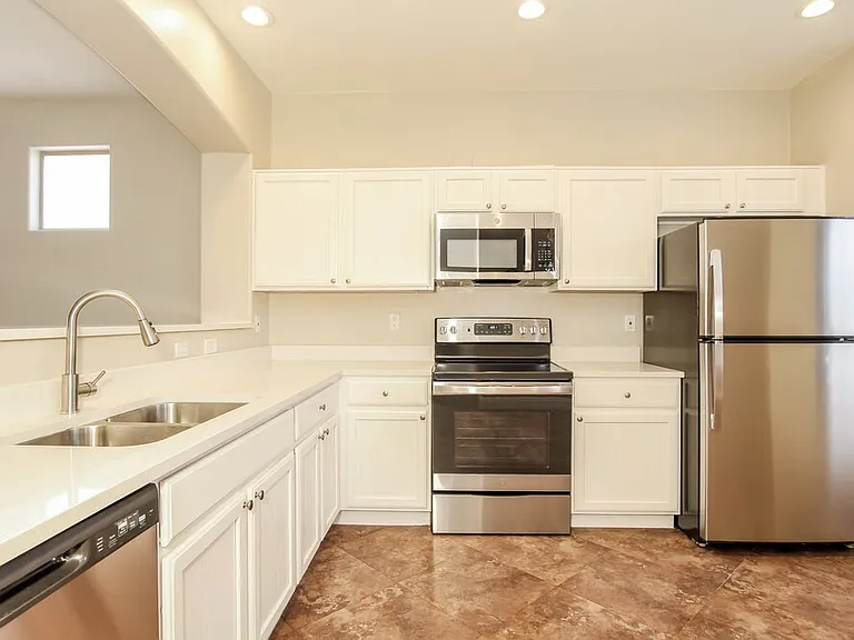 2122 S Edgewater — Photo 6