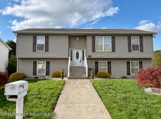 702 Adele Dr, Peckville, PA 18452