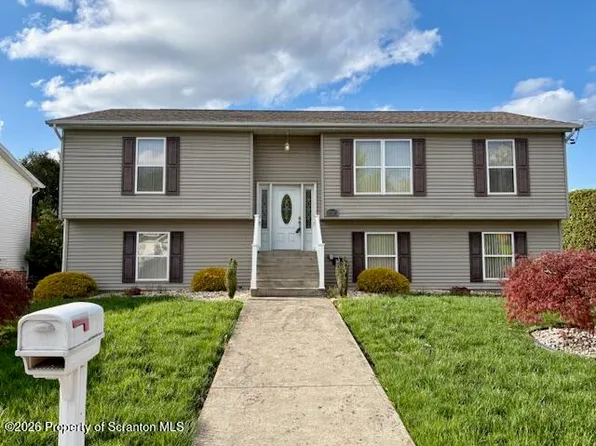 702 Adele Dr, Peckville, PA 18452