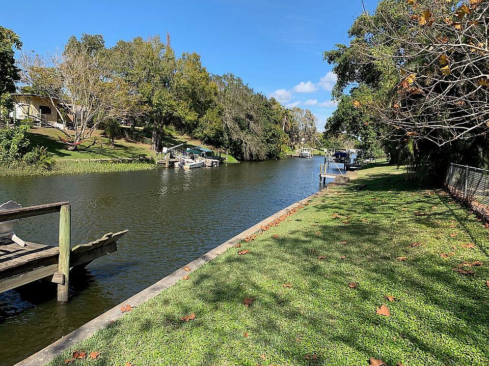 2nd image of 3628 Mineola Dr