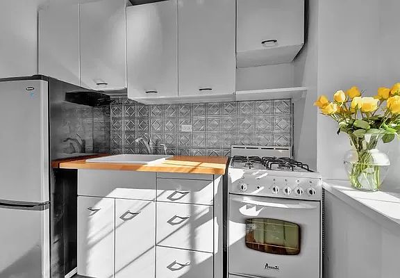 3rd image of 10 Park Ave #10H