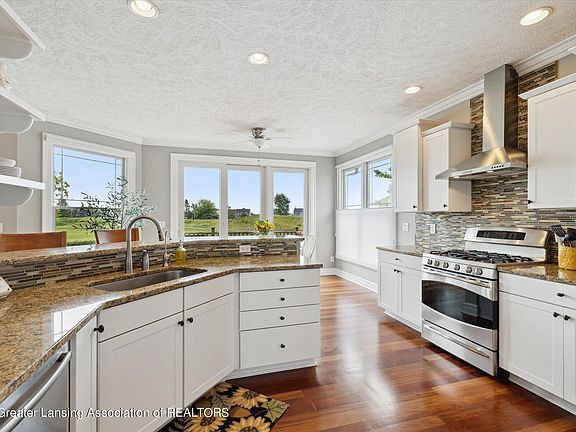 5th image of 667 Aquila Dr
