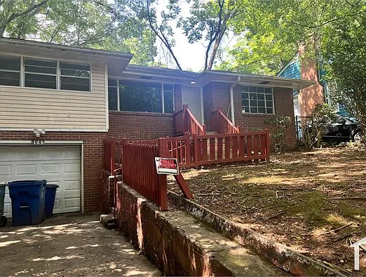 3 bed, 1300 sqft, $2,400 — Photo 2