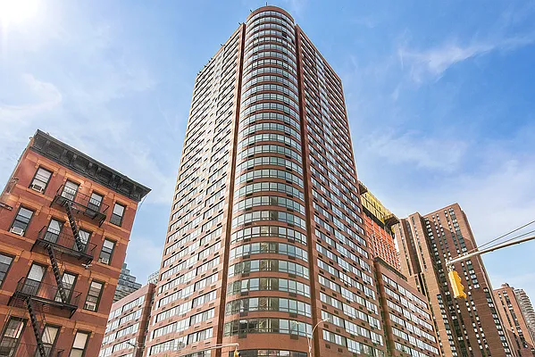 Rented by CORE | media 27