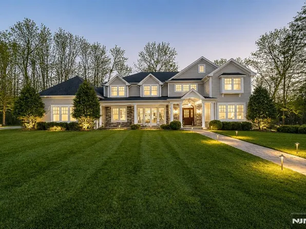 106 Koch Ln, Old Tappan, NJ 07675