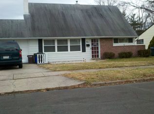 5 Gardenia Rd, Levittown, PA 19057