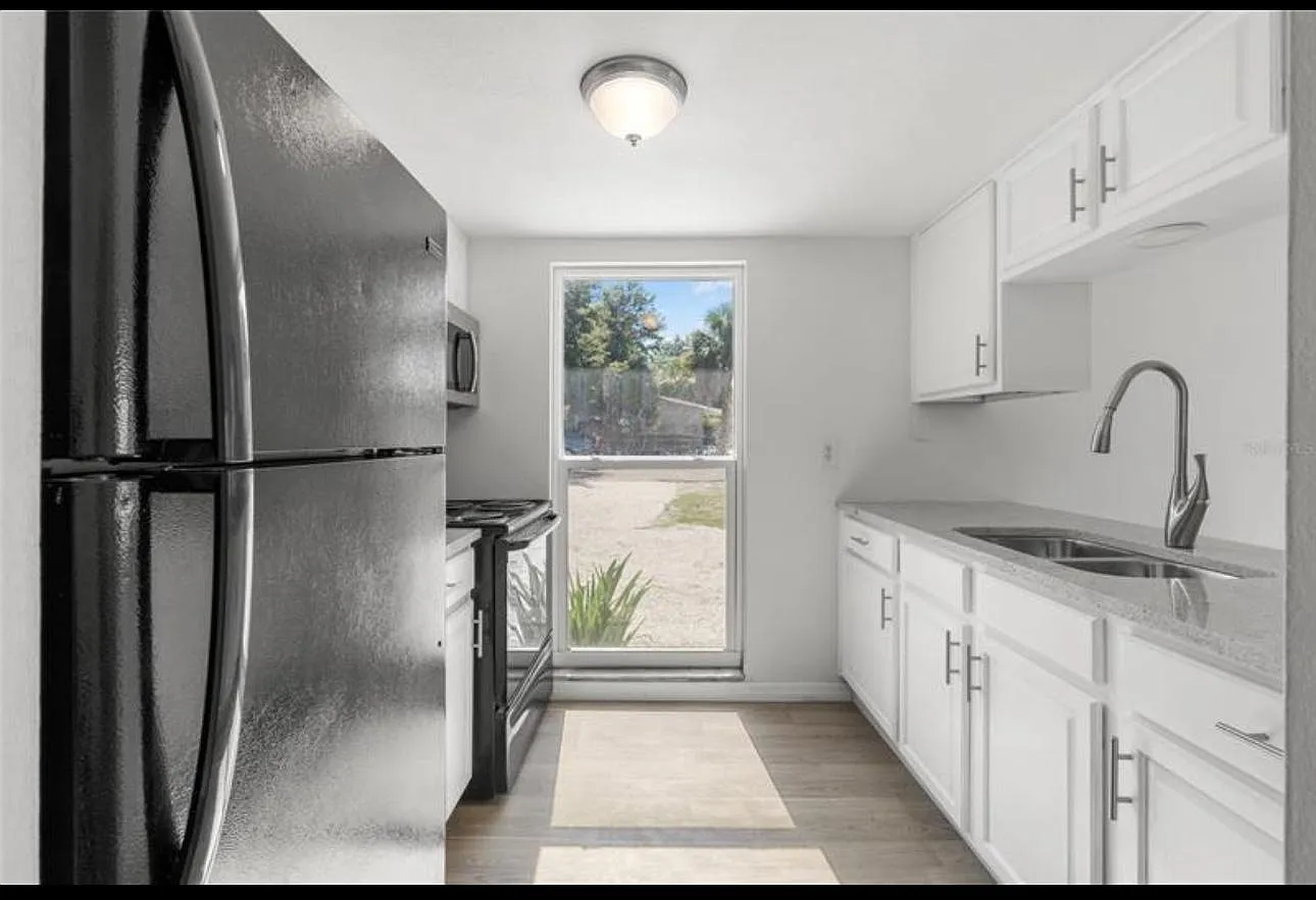 2 bed, 900 sqft, $1,900 — Photo 3