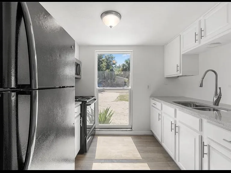 5000 74th St N #2 — Photo 3