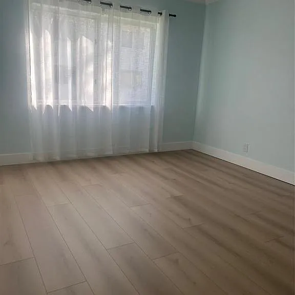 101 SE 6th Ave #5 — Photo 9