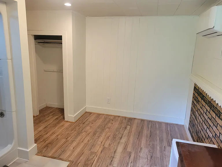 413 S River St — Photo 29
