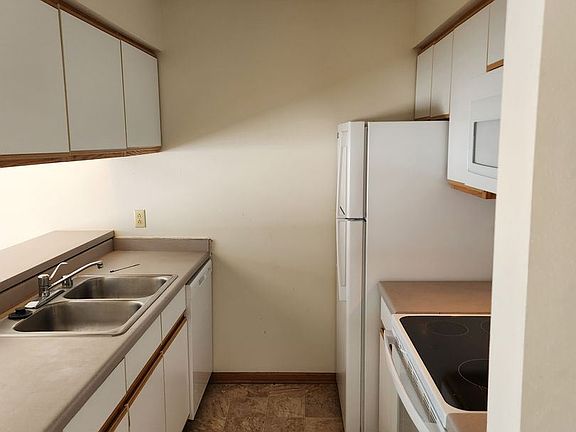 3rd image of 321 Silverado Dr