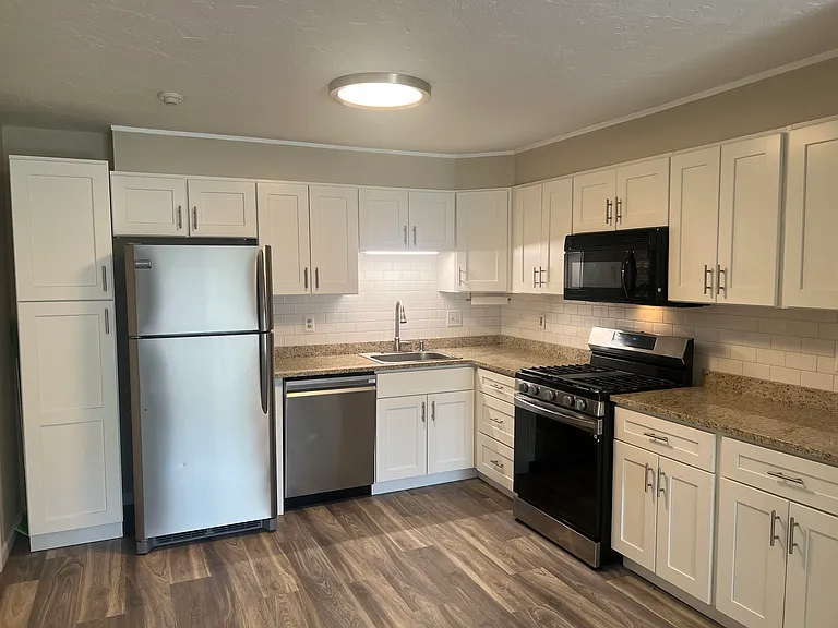 383 Huse Rd #25 — Photo 8