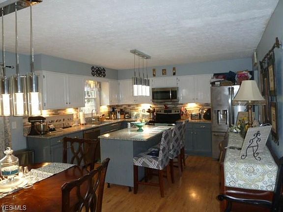 3rd image of 16 Briar Ct