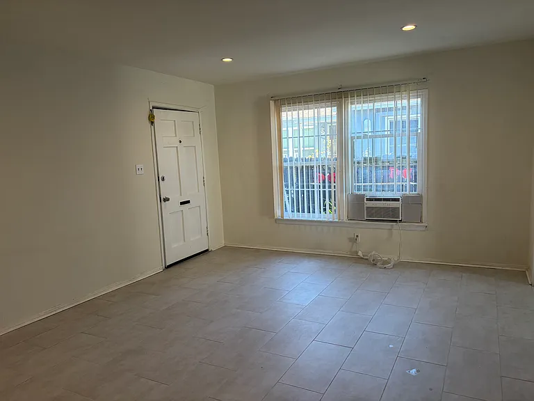 7004 1/2 Hazeltine Ave #4 — Photo 10