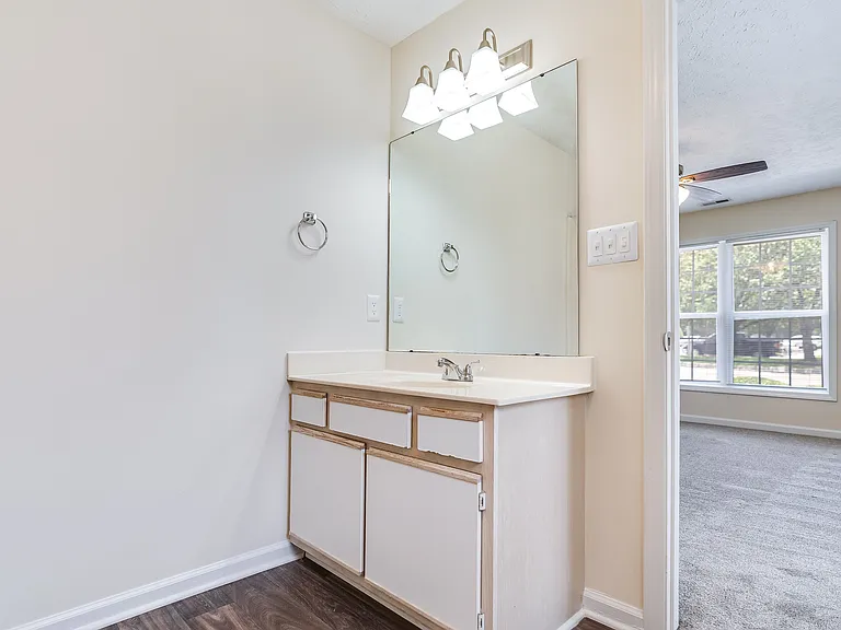 Burton Wyndfall Apartments — Photo 23