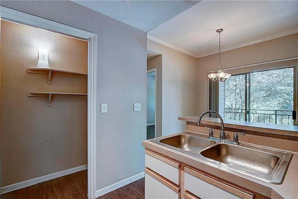 1 bed, 1.0 bath, 608 sqft, $1,150 — Photo 3