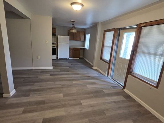 3rd image of 2060 Rathmell Rd