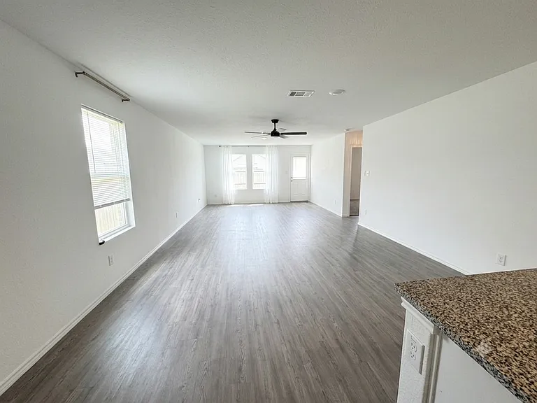 5410 Daphne Path — Photo 9