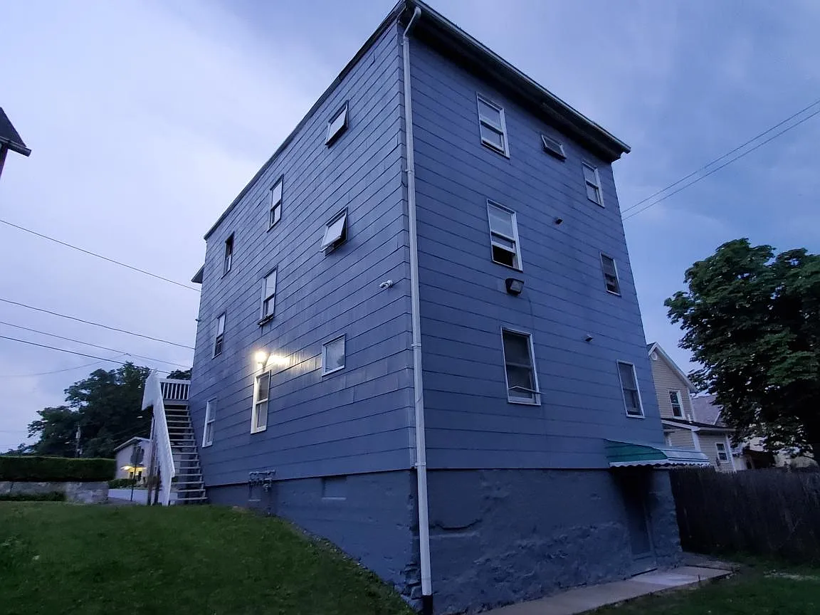 3 bed, 980 sqft, $1,550 — Photo 2