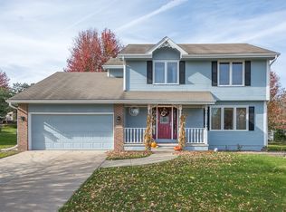 8017 Dellwood Dr, Urbandale, IA 50322