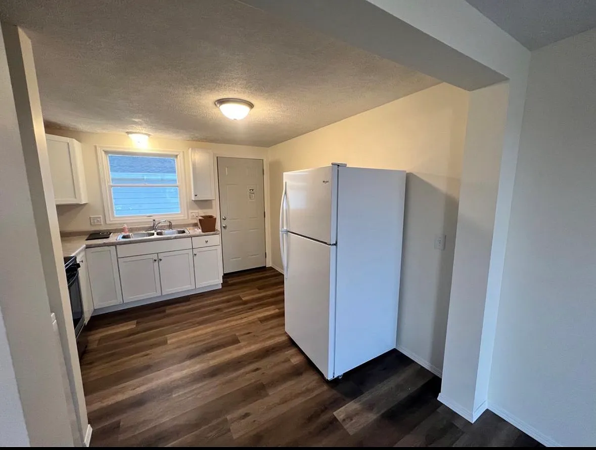 2 bed, 720 sqft, $1,200 — Photo 3