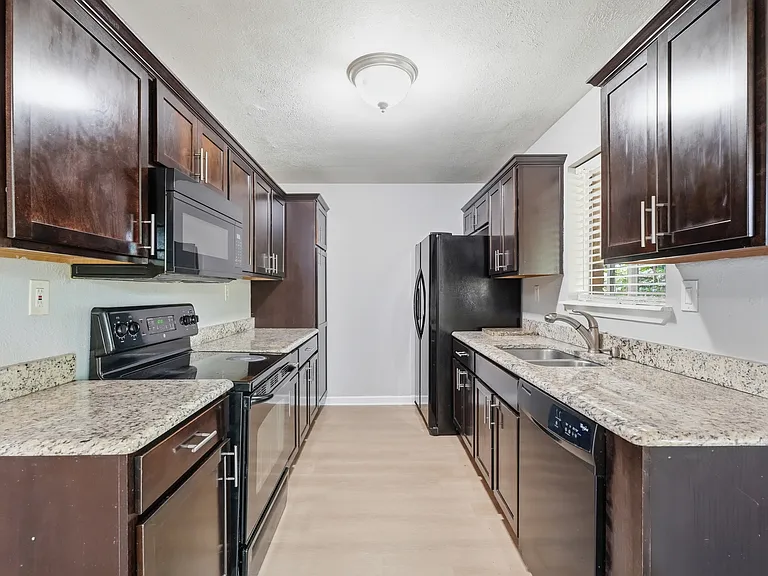 2607 Clearview Cir — Photo 9