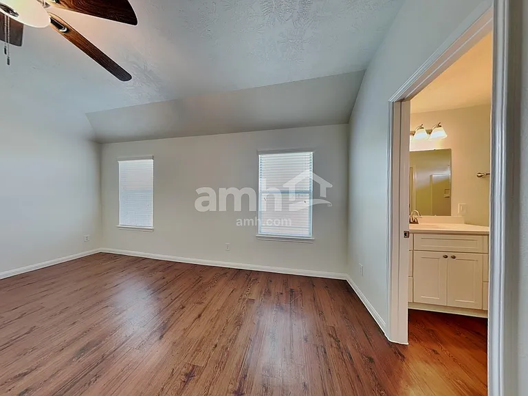 12006 Jillian Crossing Dr — Photo 7