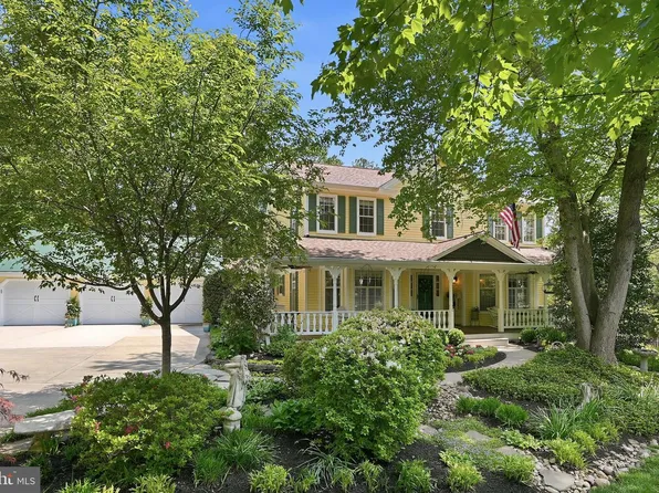 10204 Yellow Pine Dr, Vienna, VA 22182