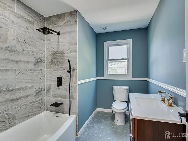 134 Frank St — Photo 12