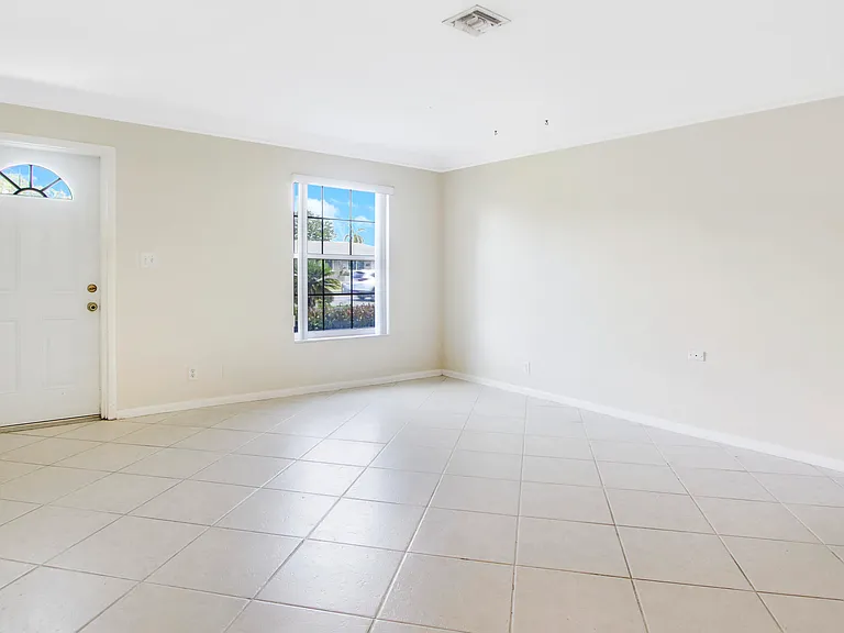 527 W Jasmine Dr — Photo 7