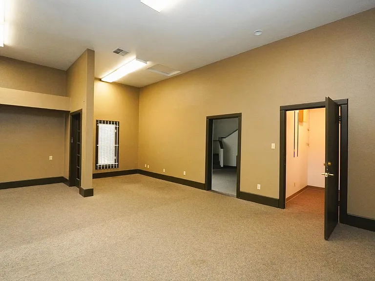 1016 N Golden State Blvd #A — Photo 9