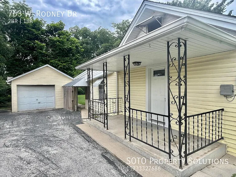 763 W Rodney Dr — Photo 2