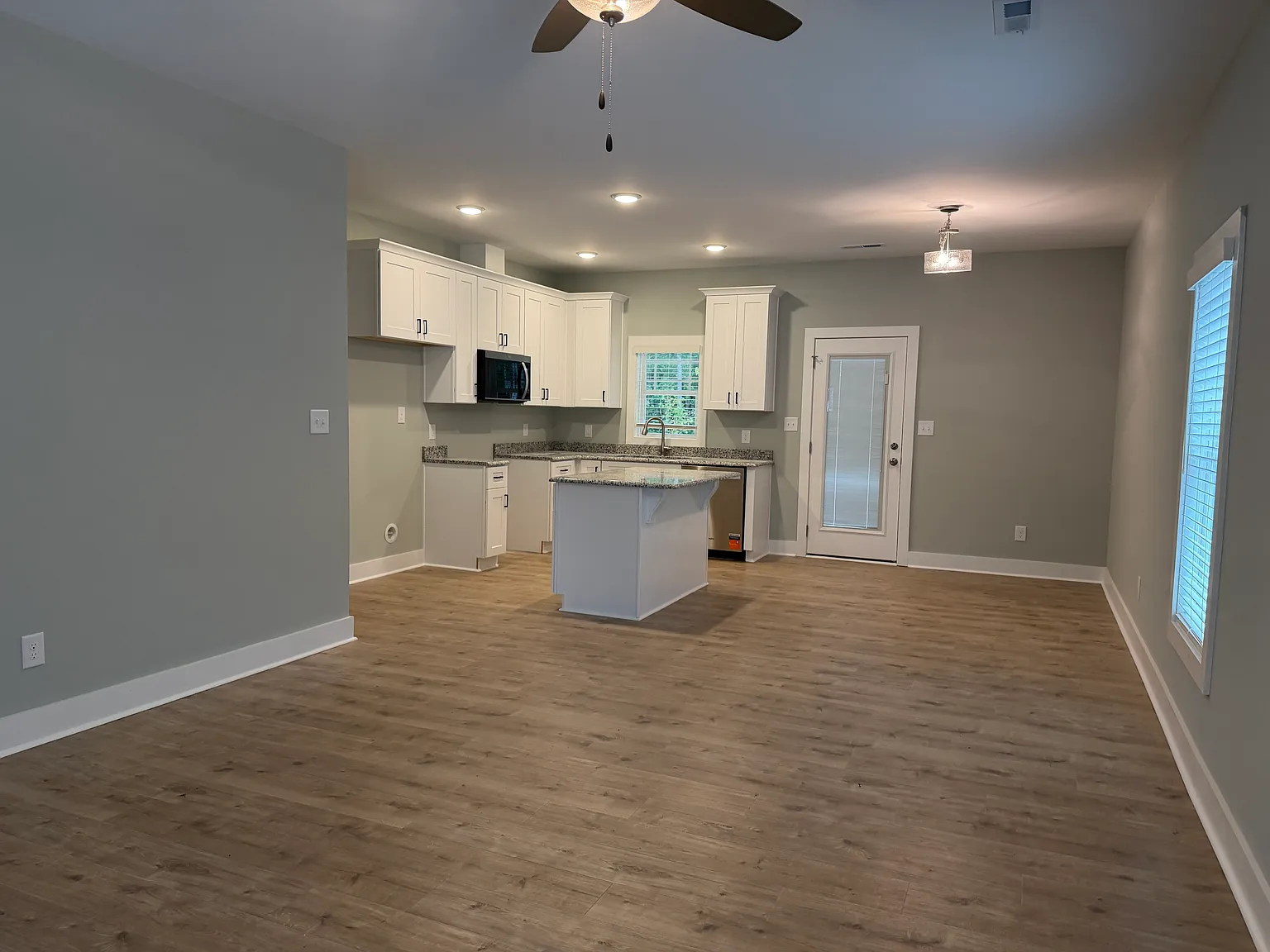 2 bed, 2.5 bath, 1582 sqft, $1,950 — Photo 3