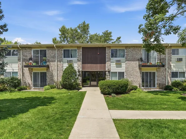 8996 Kennedy Dr APT 2G, Des Plaines, IL 60016