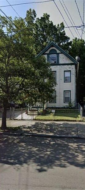 1st image of 122 Lamberton St Floor 1