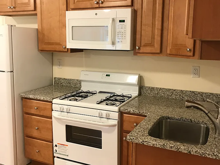 805 Merrimack St #3 — Photo 9