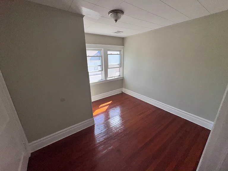 963 Grove St #3F — Photo 3