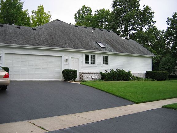 Side load 2-1/2 car garage