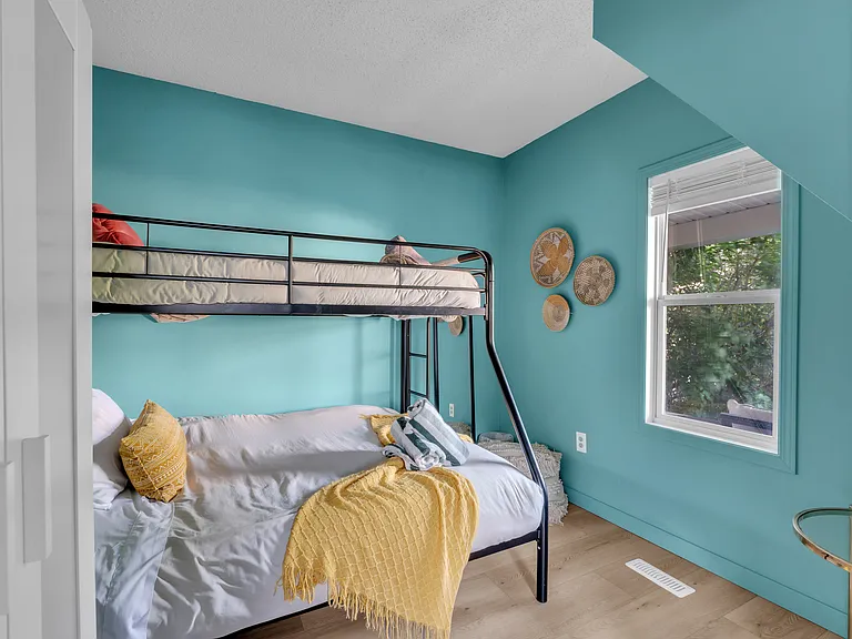 1147 E 8th St SE — Photo 26