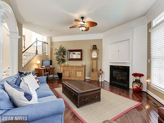 4th image of 43985 Indian Fields Ct